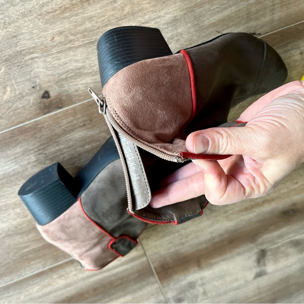 ANTHROPOLOGIE Vanessa Wu Colorblock Western Boots Size 38 Suede Beige - Picture 7 of 11